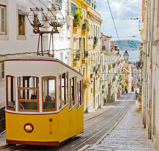 Lissabon ─ Weiße Stadt am Tejo Lissabon ─ Weiße Stadt am Tejo
