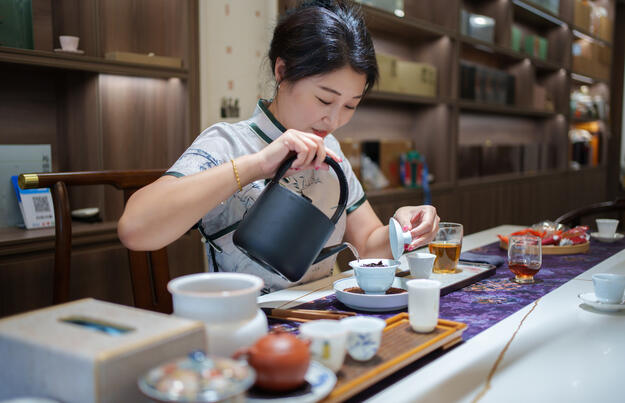 Trank Konfuzius Tee? Auf den Spuren des Tees von Beijing nach Shanghai Trank Konfuzius Tee? Auf den Spuren des Tees von Beijing nach Shanghai