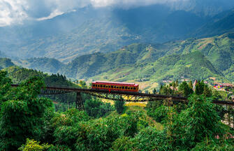 Vietnam - eine Zeitreise auf Schienen